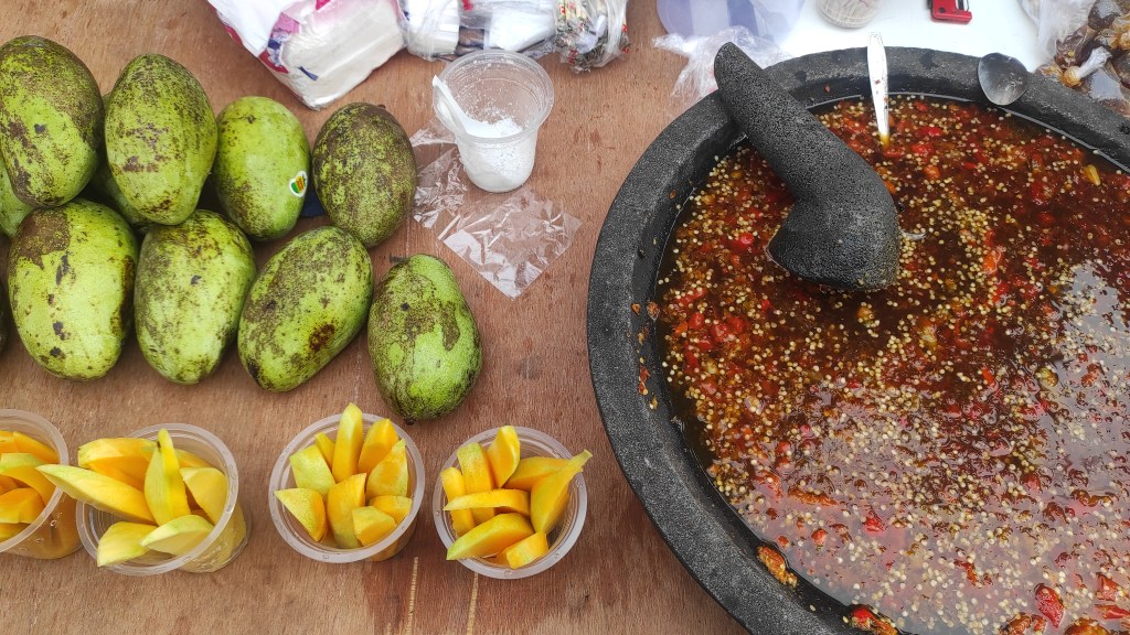 Mango and spicy sauce 